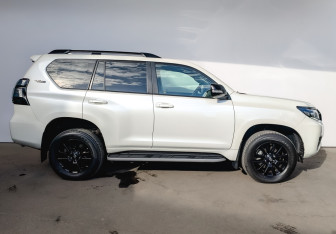 Подержанный автомобиль Toyota Land Cruiser Prado 2020 года (4 фото)
