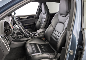 Подержанный автомобиль Porsche Cayenne 2019 года (20 фото)