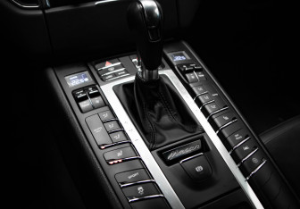 Подержанный автомобиль Porsche Macan 2017 года (19 фото)
