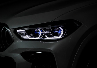 Подержанный автомобиль BMW X6 2022 года (27 фото)
