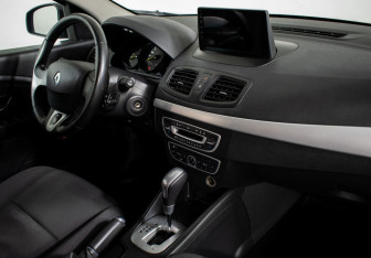 Подержанный автомобиль Renault Megane Hatchback 2012 года (10 фото)