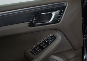 Подержанный автомобиль Porsche Macan 2019 года (8 фото)