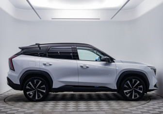 Подержанный автомобиль Geely Atlas 2024 года (6 фото)
