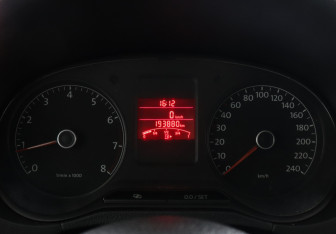 Подержанный автомобиль Volkswagen Polo Sedan 2012 года (7 фото)