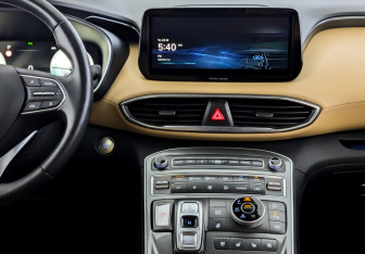 Подержанный автомобиль Hyundai Santa Fe 2022 года (15 фото)