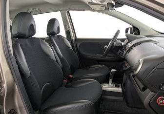 Подержанный автомобиль Nissan Note 2013 года (21 фото)