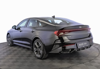 Подержанный автомобиль Kia K5 2021 года (7 фото)