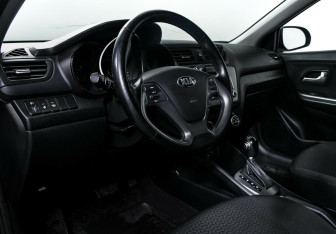 Подержанный автомобиль Kia Rio Sedan 2016 года (9 фото)