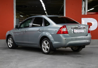 Подержанный автомобиль Ford Focus Sedan 2009 года (7 фото)