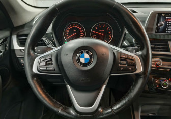 Подержанный автомобиль BMW X1 2017 года (13 фото)