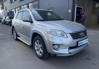 Подержанный автомобиль Toyota RAV4 2011 года (3 фото)