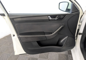 Подержанный автомобиль Skoda Rapid Liftback 2019 года (19 фото)