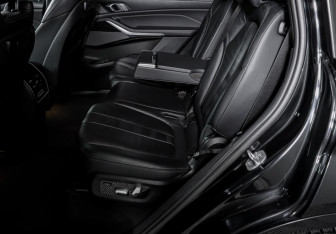 Подержанный автомобиль BMW X7 2020 года (10 фото)