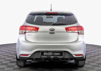 Подержанный автомобиль Kia Rio Hatchback 2016 года (6 фото)