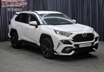 Подержанный автомобиль Toyota RAV4 2021 года (3 фото)