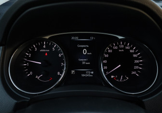 Подержанный автомобиль Nissan X-Trail 2015 года (22 фото)