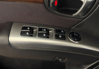 Подержанный автомобиль Hyundai Santa Fe 2011 года (16 фото)