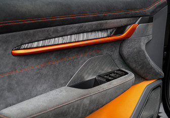 Подержанный автомобиль Zeekr 001 2023 года (19 фото)