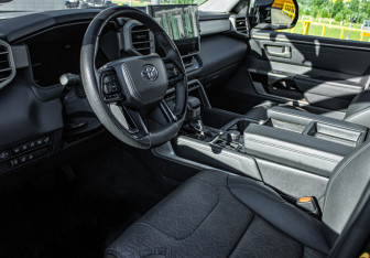 Подержанный автомобиль Toyota Tundra 2022 года (12 фото)