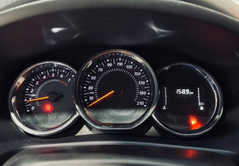 Подержанный автомобиль Renault Sandero 2021 года (13 фото)