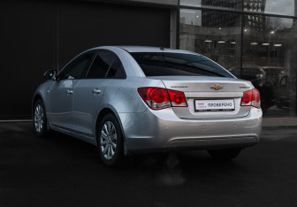 Подержанный автомобиль Chevrolet Cruze Sedan 2010 года (7 фото)