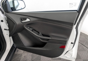 Подержанный автомобиль Ford Focus Hatchback 2019 года (24 фото)
