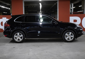 Подержанный автомобиль Porsche Cayenne 2011 года (4 фото)