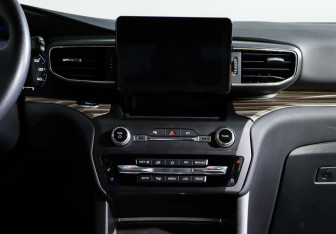 Подержанный автомобиль Ford Explorer 2020 года (10 фото)