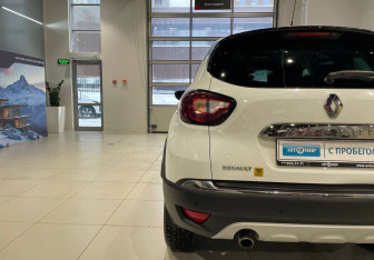 Подержанный автомобиль Renault Kaptur 2018 года (8 фото)