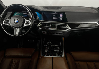 Подержанный автомобиль BMW X5 2018 года (12 фото)
