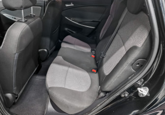 Подержанный автомобиль Hyundai Solaris Hatchback 2014 года (12 фото)