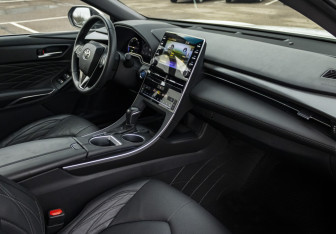 Подержанный автомобиль Toyota Avalon 2022 года (9 фото)