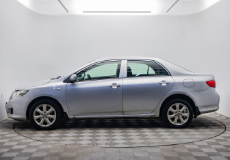 Подержанный автомобиль Toyota Corolla Sedan 2008 года (2 фото)