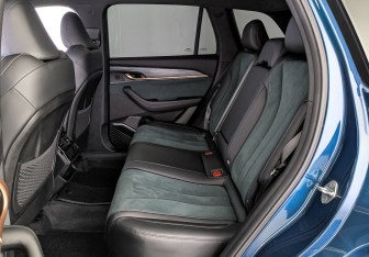 Подержанный автомобиль Geely Monjaro 2023 года (18 фото)