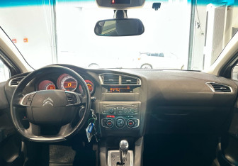 Подержанный автомобиль Citroen C4 Hatchback 2012 года (12 фото)