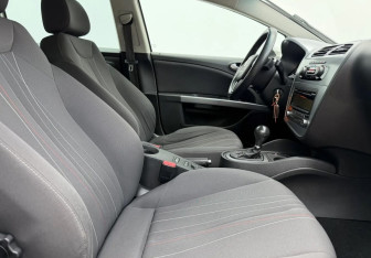 Подержанный автомобиль SEAT Leon Hatchback 2012 года (10 фото)