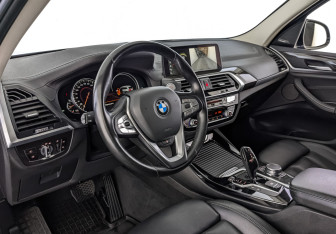 Подержанный автомобиль BMW X3 2018 года (15 фото)