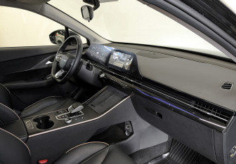 Подержанный автомобиль Omoda C5 2024 года (11 фото)