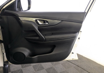 Подержанный автомобиль Nissan X-Trail 2017 года (22 фото)