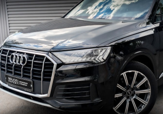 Подержанный автомобиль Audi Q7 2023 года (17 фото)