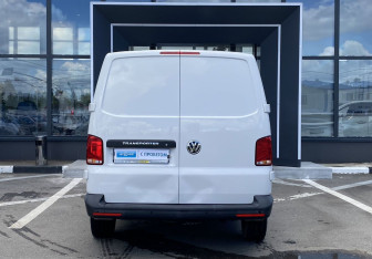 Подержанный автомобиль Volkswagen Transporter Van 2021 года (6 фото)