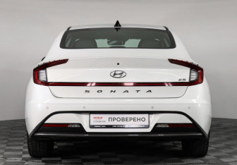 Подержанный автомобиль Hyundai Sonata 2020 года (6 фото)