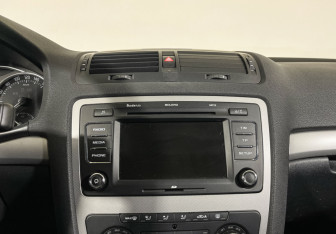 Подержанный автомобиль Skoda Octavia Liftback 2013 года (12 фото)