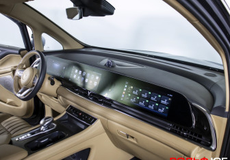 Подержанный автомобиль Voyah Dream 2023 года (9 фото)