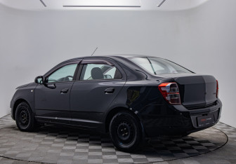 Подержанный автомобиль Chevrolet Cobalt Sedan 2013 года (3 фото)