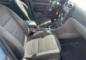 Подержанный автомобиль Ford Focus Sedan 2010 года (9 фото)