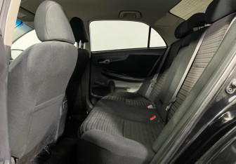 Подержанный автомобиль Toyota Corolla Sedan 2008 года (12 фото)