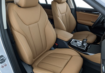 Подержанный автомобиль BMW X4 2023 года (24 фото)