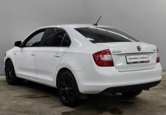 Подержанный автомобиль Skoda Rapid Liftback 2017 года (7 фото)