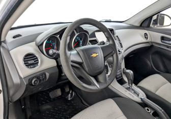 Подержанный автомобиль Chevrolet Cruze Sedan 2012 года (16 фото)